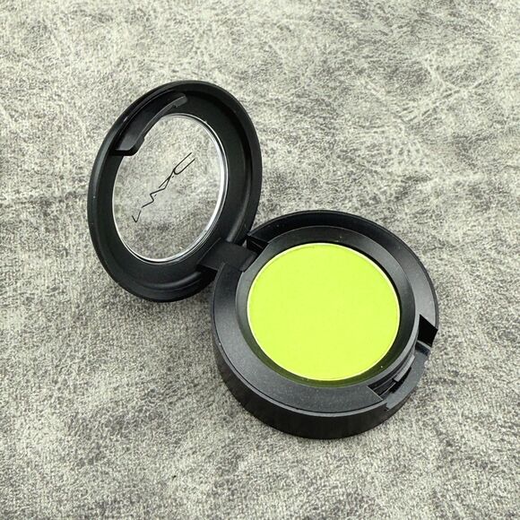 MAC Eye Shadow Matte "What's the wifi" neon lime green .05 oz / 1.5 g ~ NEW! - Picture 3 of 10